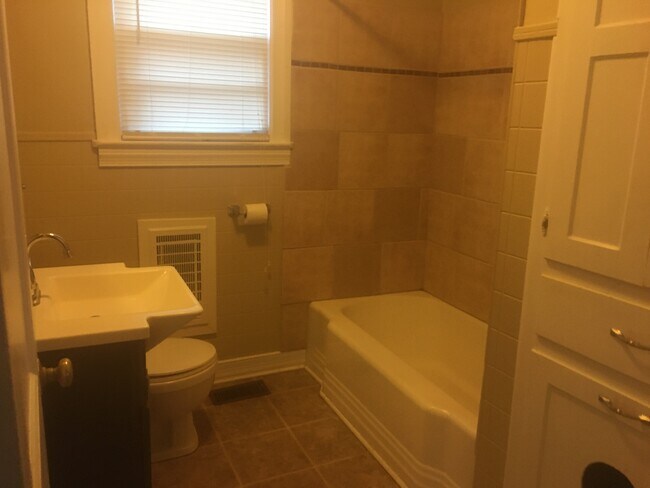 Building Photo - 108 Cannon Dr