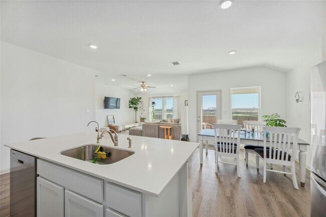 Building Photo - 241 Sweetwater Crk Ln