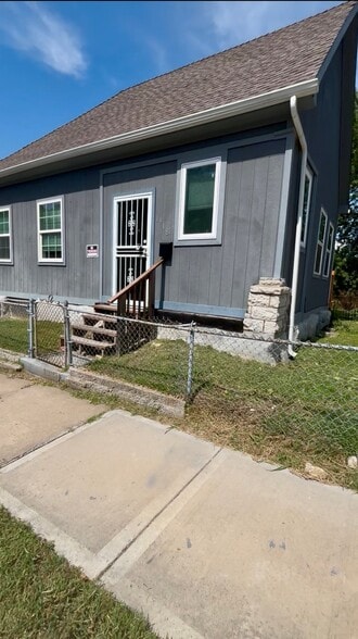 Building Photo - 1918 Walrond Ave