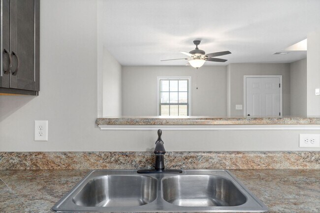 Building Photo - 1007 Glenkirk Dr