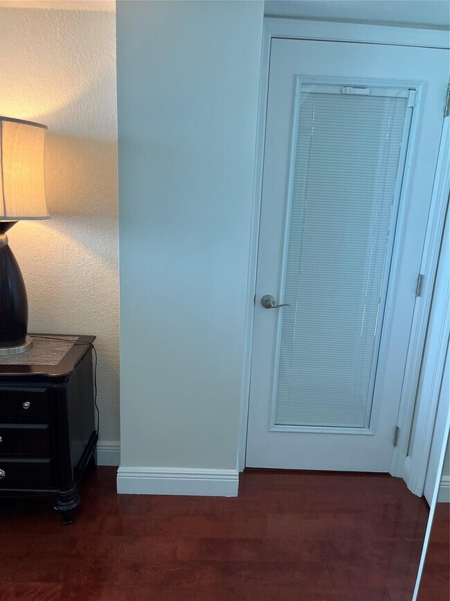 Building Photo - 333 NE 21st Ave