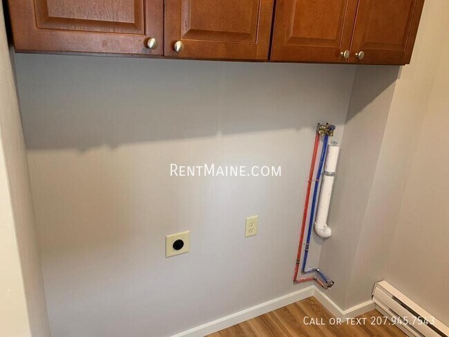 Building Photo - 38 Railroad St