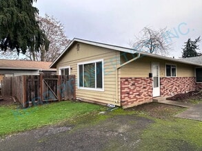 Building Photo - Charming 2-Bedroom Duplex Retreat on SE Steele St, Portland – Cozy Comfort Awaits!