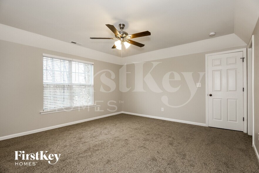 Building Photo - 1817 Elizabeth Oaks Ave