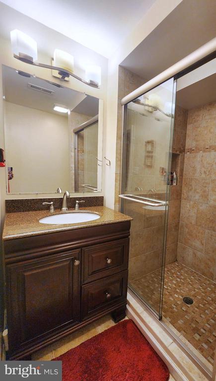 Building Photo - 8008 Race Horse Ln