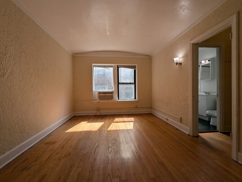 Building Photo - 535 W Arlington Pl