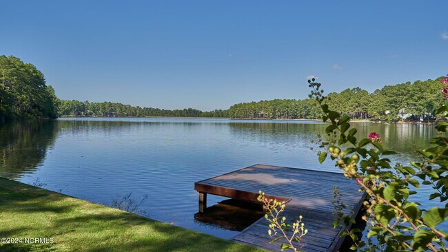 Building Photo - 11 Whisper Lake Dr