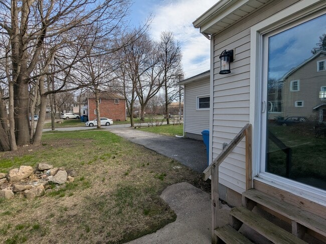 Building Photo - 166 Humboldt St
