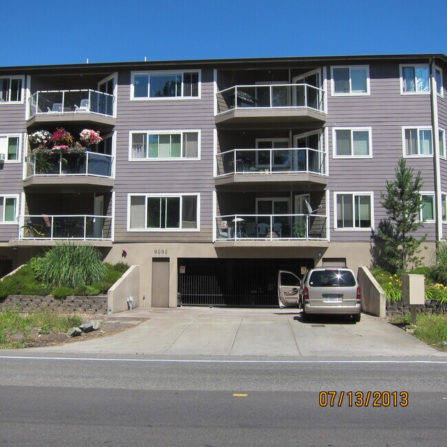 Building Photo - 9090 Ravenna Ave NE