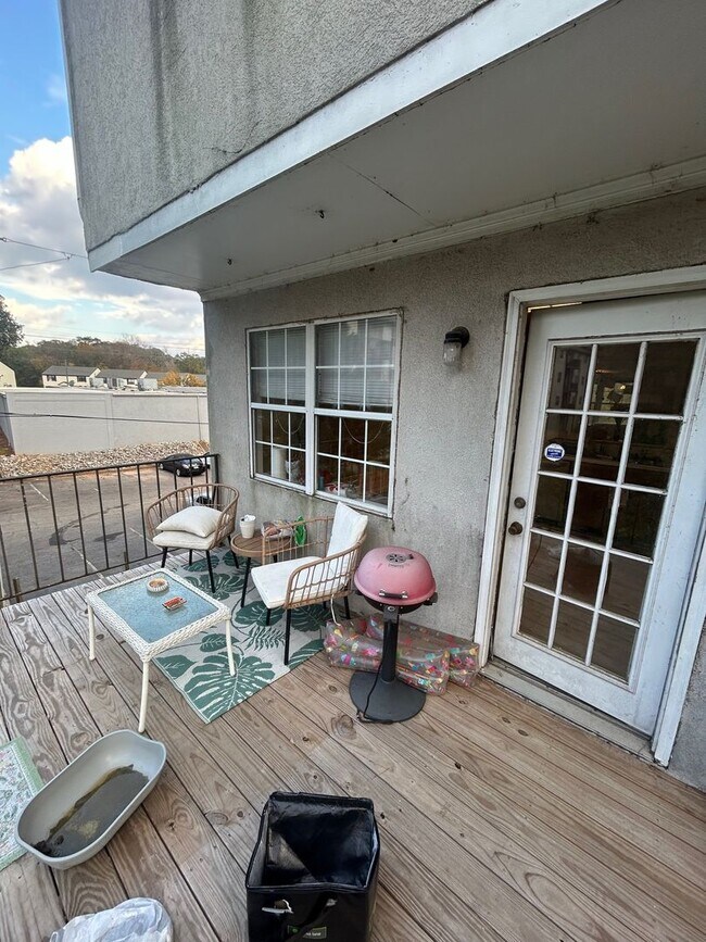 Building Photo - 188 Williams St