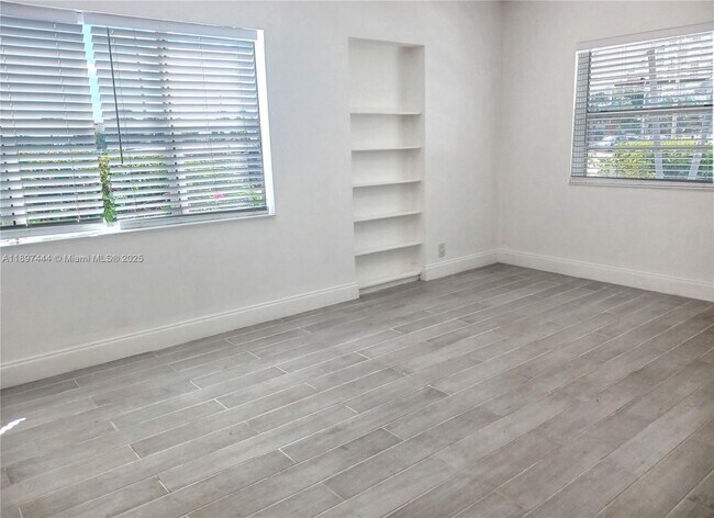 Building Photo - 4109 N Ocean Dr