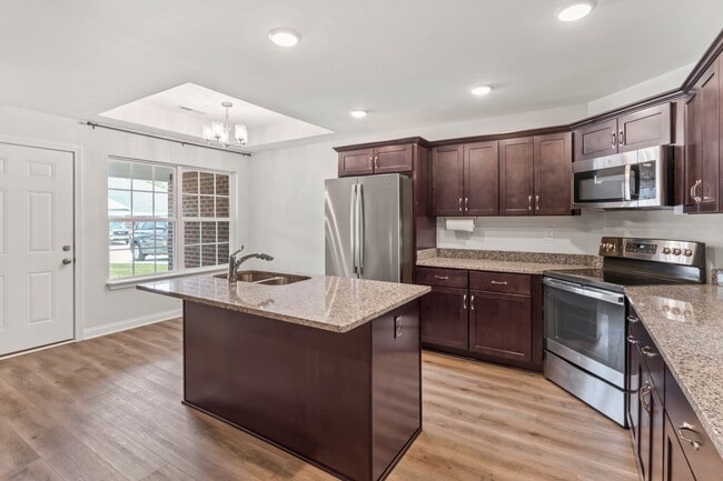 Building Photo - Lovely Updated Townhome for rent!