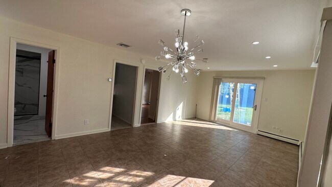 Building Photo - 211 Linden Ave