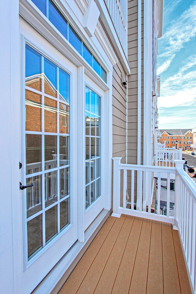 Building Photo - 13652 Endeavour Dr