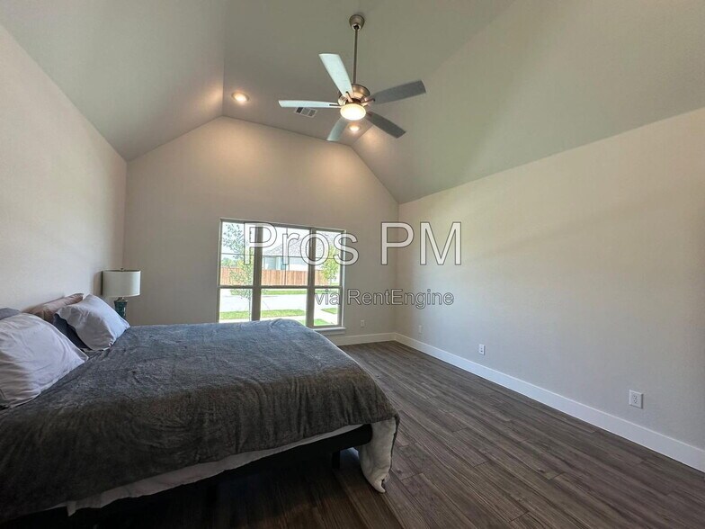 Building Photo - 2189 Glacier Dr