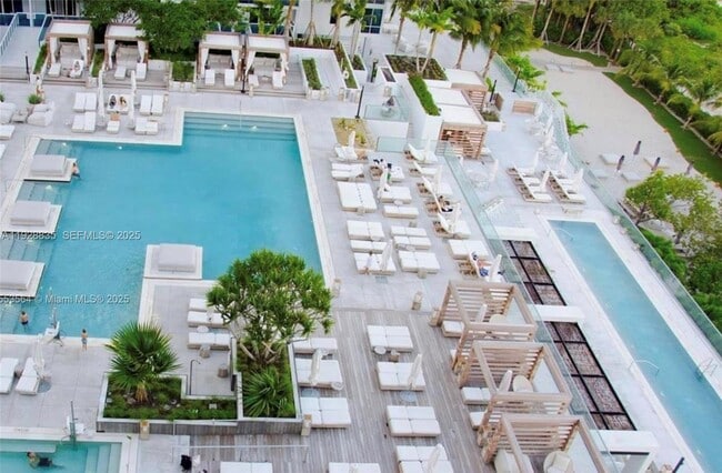 Building Photo - 2301 Collins Ave