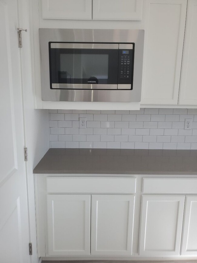 Building Photo - Exquisite 3 Bed 2.5 Bath Single Family Home