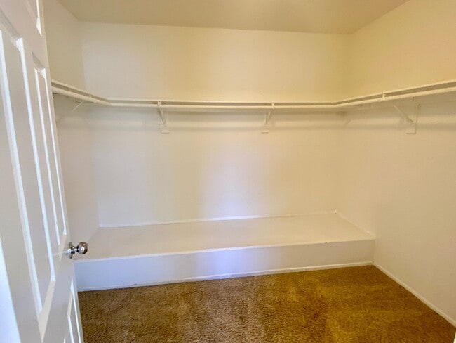 Building Photo - Extremely spacious four bedroom With Oxnard home