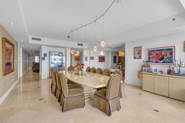 Building Photo - 5959 Collins Ave