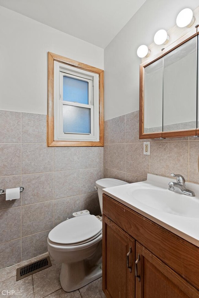 Primary Photo - 3 bedroom in Chicago IL 60660