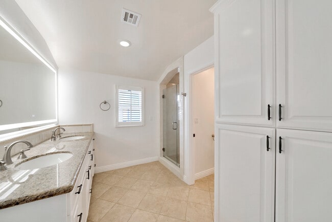 Building Photo - 3116 Breakers Dr