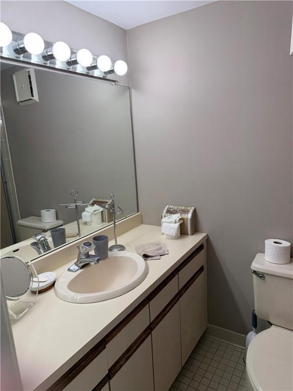 Building Photo - 650 E Greenwich Ave