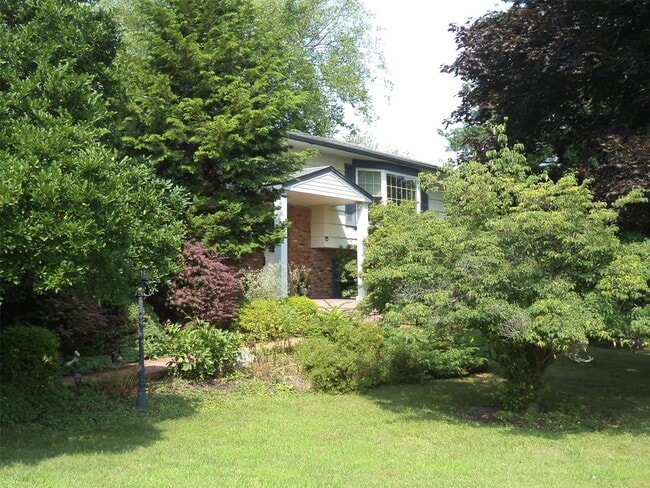 Building Photo - 18 Briarwood Ave