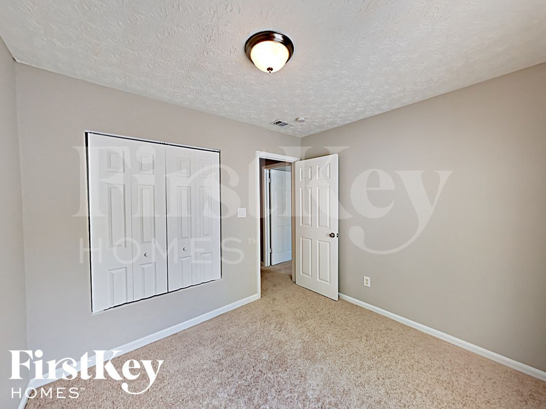 Building Photo - 2600 Stratford Ln