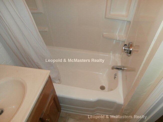 Building Photo - 181 Thorndike St