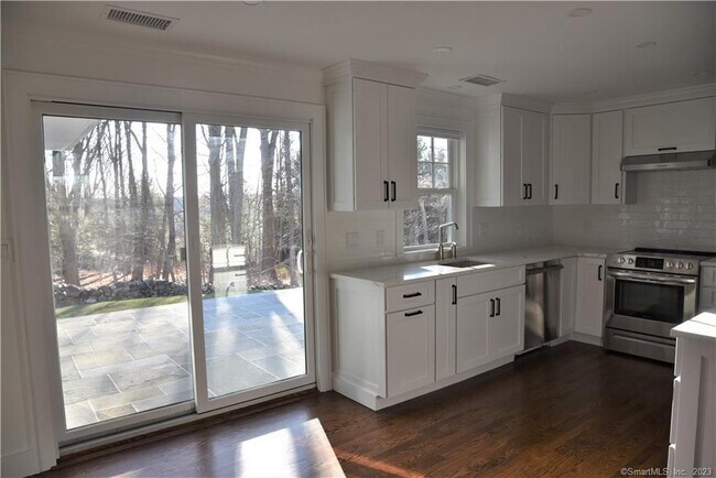 Building Photo - 32 Deer Hill Rd