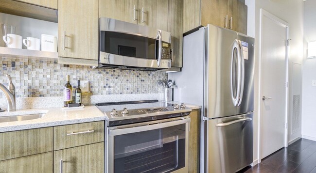 Building Photo - Via 6