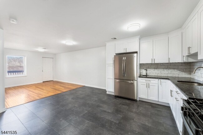 Building Photo - 83 1st St