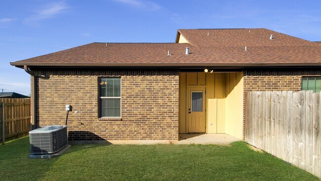 Building Photo - 3200 Airborne Ave