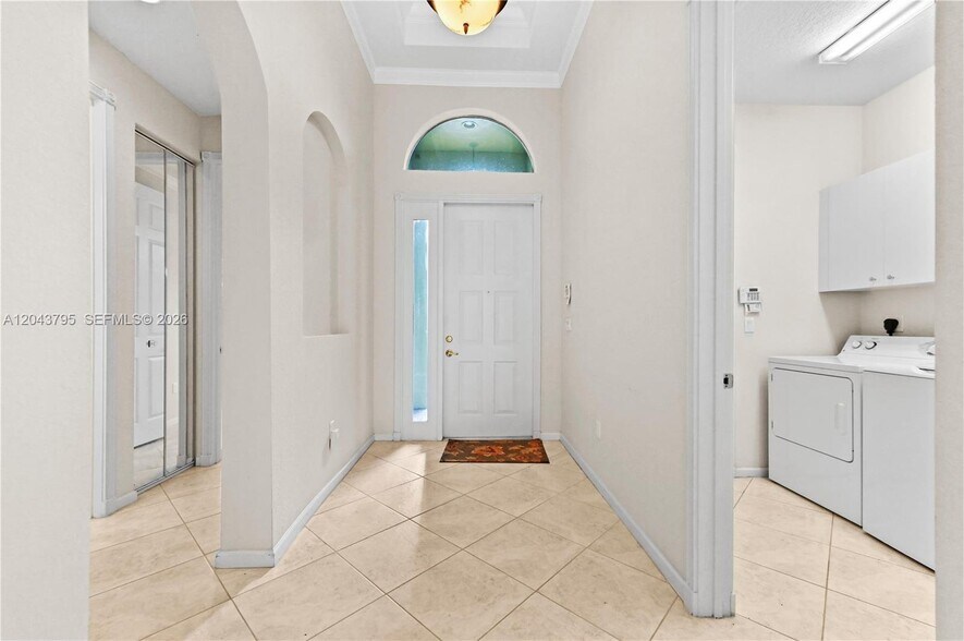 Building Photo - 6823 Fabiano Cir