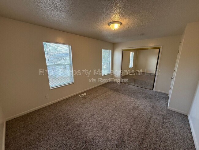 Building Photo - 1105 W Parkway Ave