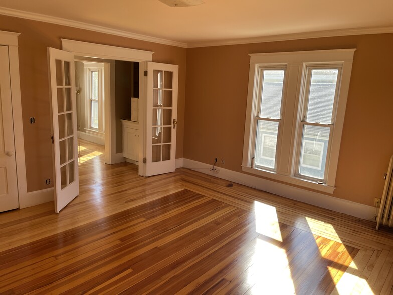Unit2 Master Bedroom - 101 Walnut St