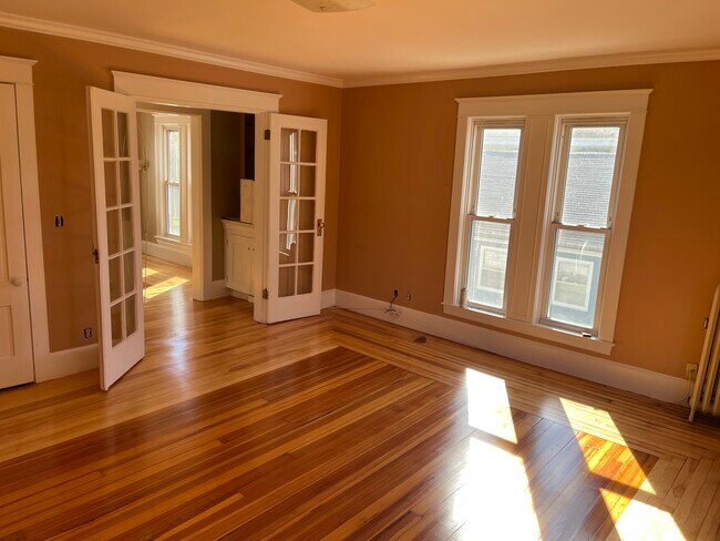 Unit2 Master Bedroom - 101 Walnut St