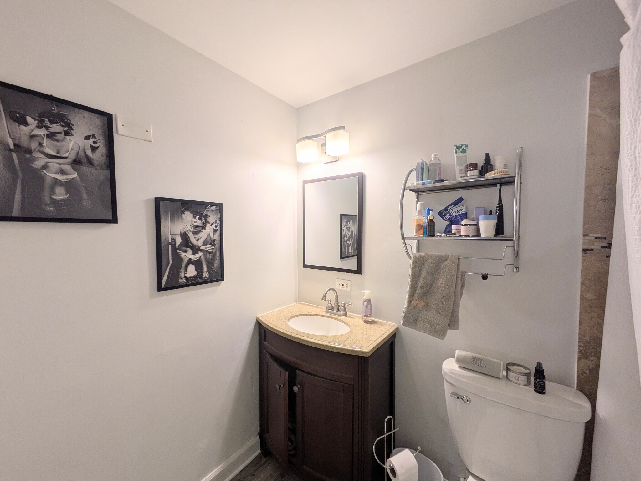 Building Photo - 230 E Ontario St