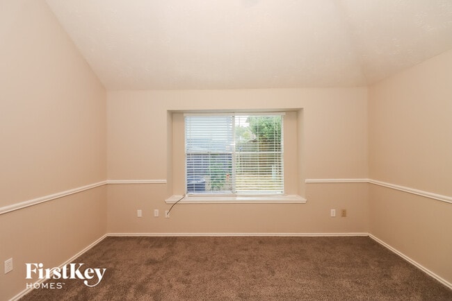 Building Photo - 12314 Meadow Ridge Dr