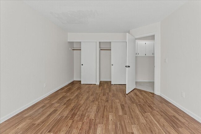 Building Photo - Beautifully Renovated 4-Bedroom, 2-Bath Ho...