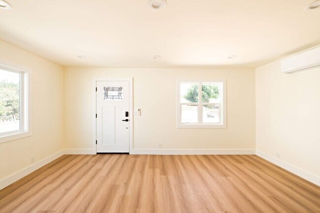Building Photo - 340 S Ave 56