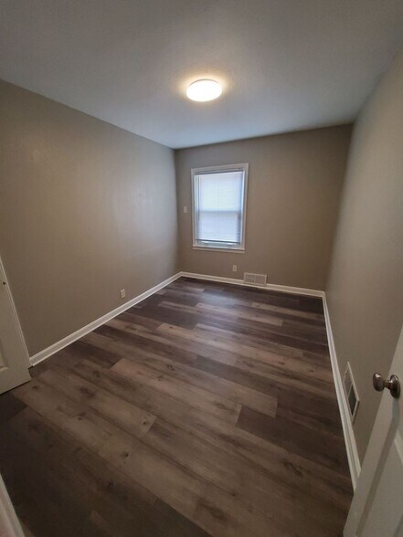 Building Photo - 5445 N 54th St