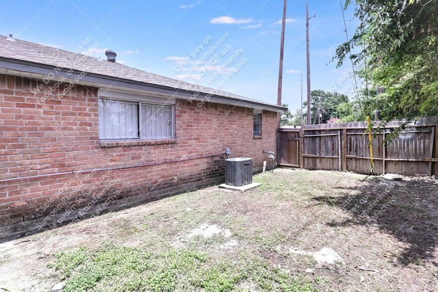 Building Photo - 12607 Veterans Memorial Dr
