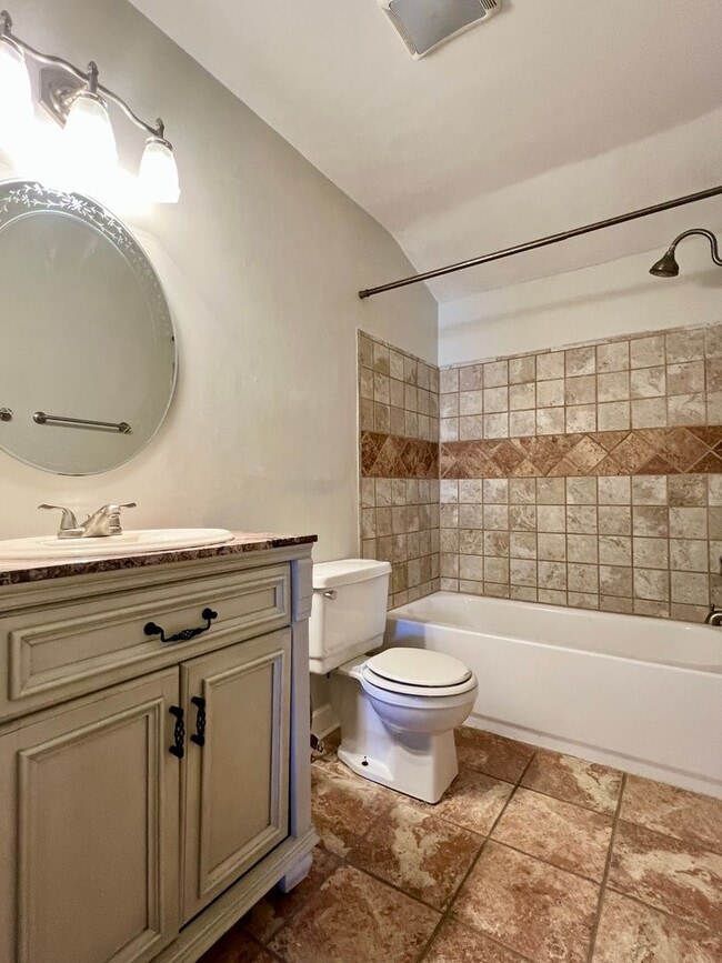 Building Photo - Charming Rancher in the Heart of Colonial Place