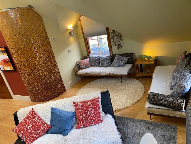 Building Photo - 285 Norwood Ave