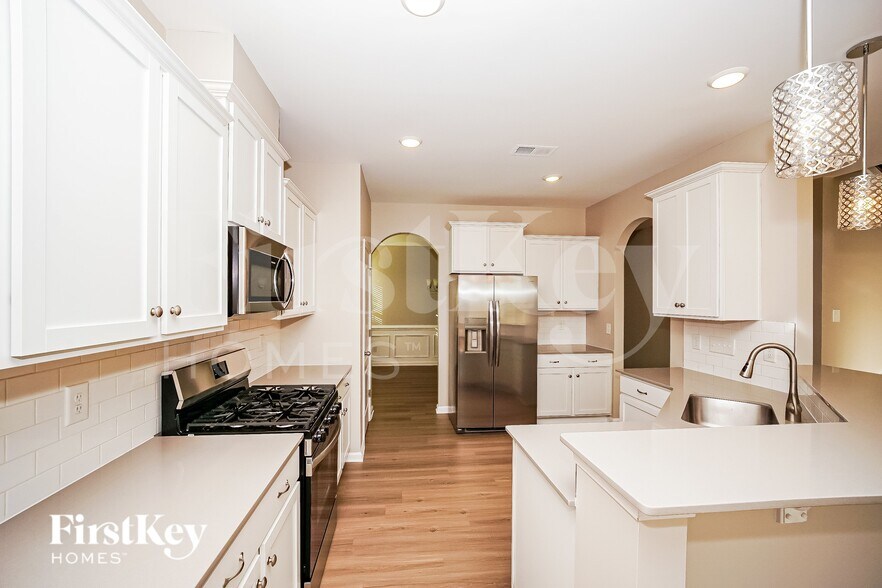 Building Photo - 205 Falls Cove Dr