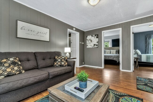 Building Photo - 120 Fountain Way