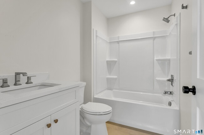 Building Photo - 31 Drive Way