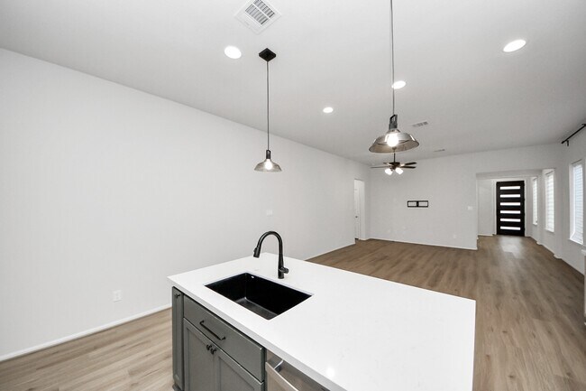 Building Photo - 25931 Dawning Torch Trce