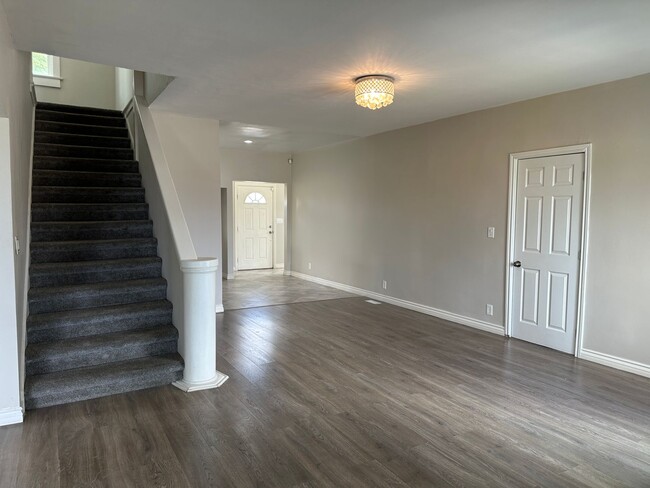 Building Photo - Newly Renovated-Victorian Style home San B...